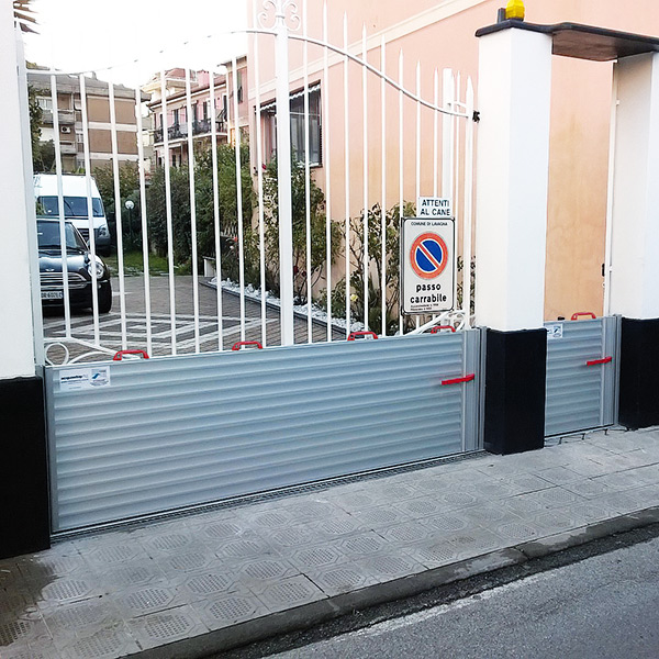 paratia antiallagamento 55 95 135 175 215 255 300 cm Barriere  antiallagamento riutilizzabili, Porta antiallagamento da garage smontabile  per cancelli stradali di magazzini, Porta d'ingresso Sistema an :  : Sport e tempo libero